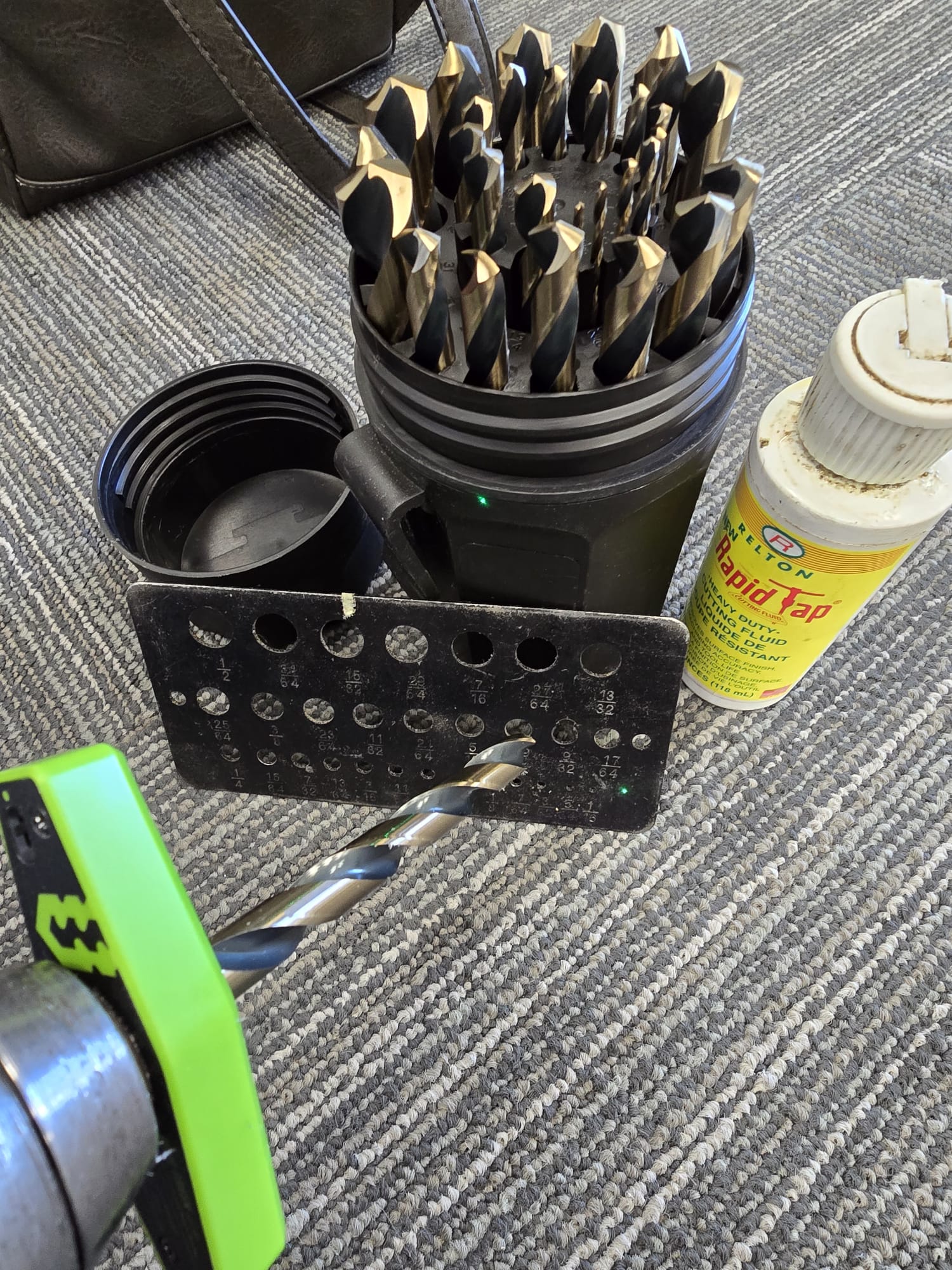 Drill bit set and rapid tap cutting fluid