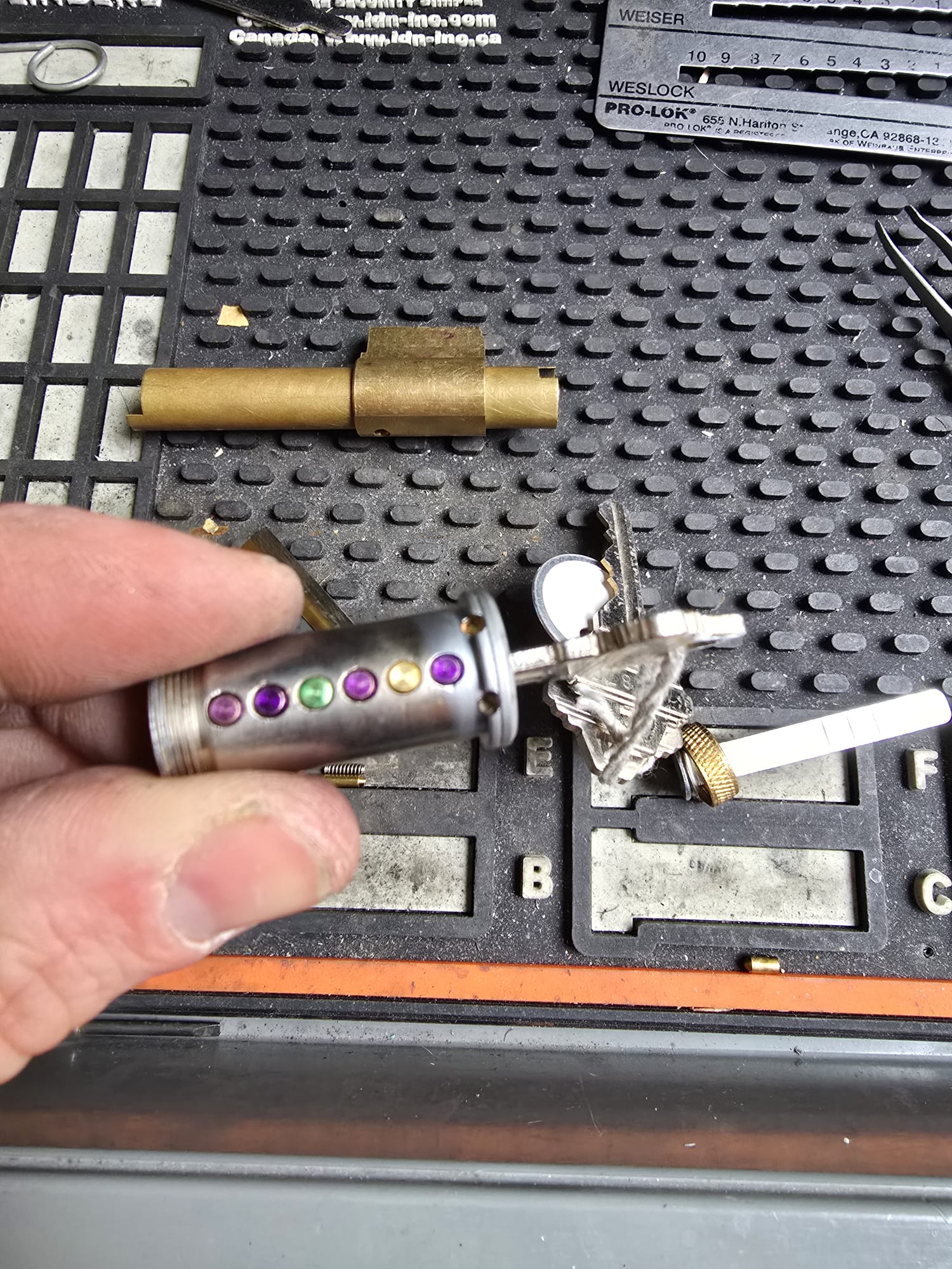 Rekey pinning a cylinder with coloured pins on a work mat